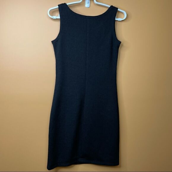 ACCOMPLICE Women’s Classic Little Black Round Neck Sleeveless Dress in Medium - Picture 5 of 7